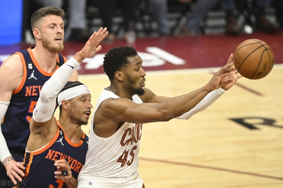 包含菲尼克斯太阳今晨内部沟通，志在全明星赛名次提升，质疑声仍在，球队文化再被提及的词条