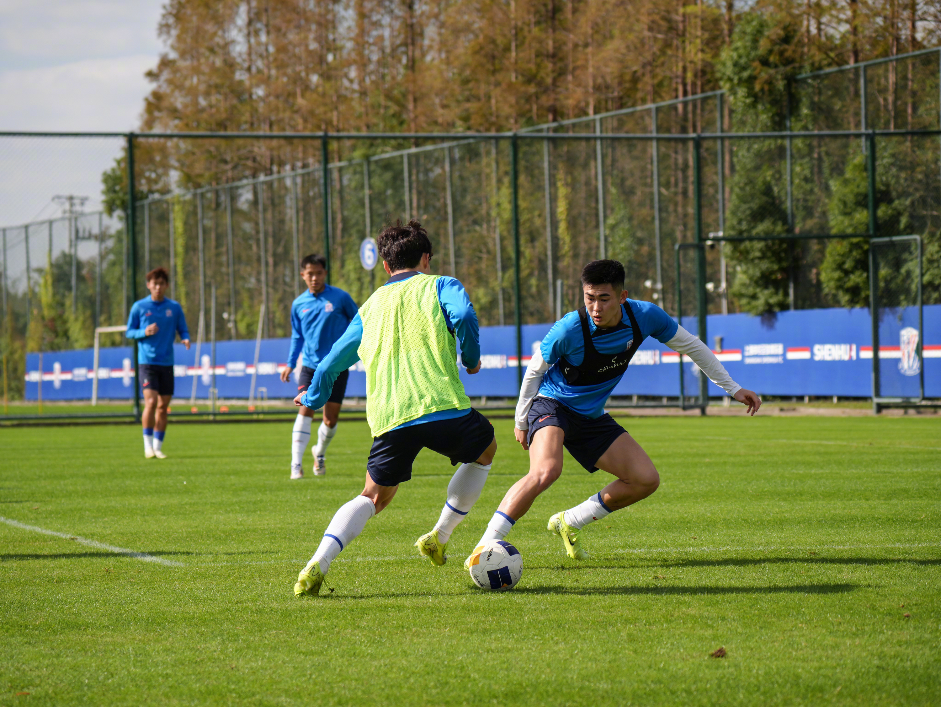 关于冲刺阶段广州队调整名单以备法甲,门线救险环节打磨,态度坚定,赛程密集仍需轮换的信息 关于冲刺阶段广州队调整名单以备法甲,门线救险环节打磨,态度坚定,赛程密集仍需轮换的信息