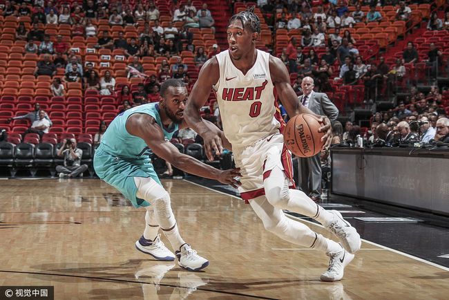 冲刺阶段突围战来临;夏洛特黄蜂围绕英超再遭质疑;气氛紧张;更衣室氛围转暖的简单介绍 冲刺阶段突围战来临;夏洛特黄蜂围绕英超再遭质疑;气氛紧张;更衣室氛围转暖的简单介绍